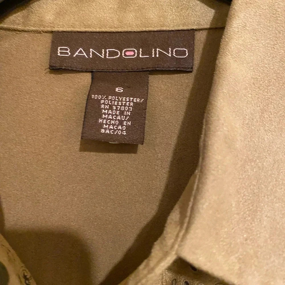 Bandolino Women’s Tan Front Button Down Scallop Long Sleeves Cuff Trim Top, SZ 6 - Picture 6 of 9